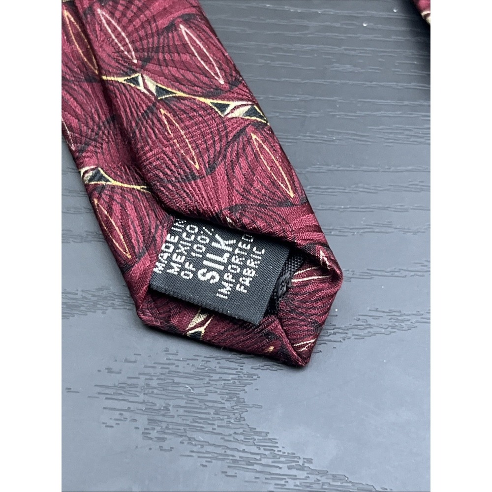 Bill Blass Black Label Maroon Gold Pattern Neck Tie 59" Designer Tie - Picture 4 of 6